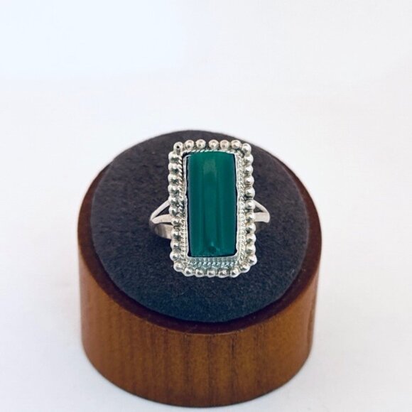 Designer Jewelry - Vintage 925 Sterling Silver Green Onyx Rectangle Ring Size 9 Estate Jewelry